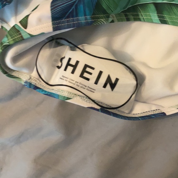 **NEW** Shein One-piece - Picture 4 of 4